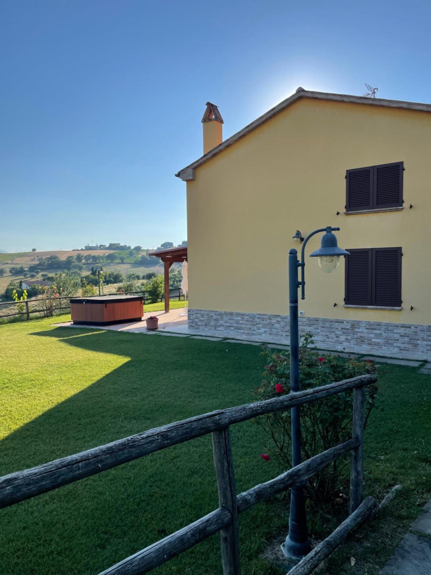 Montenovo Country House Ostra Vetere 外观 照片