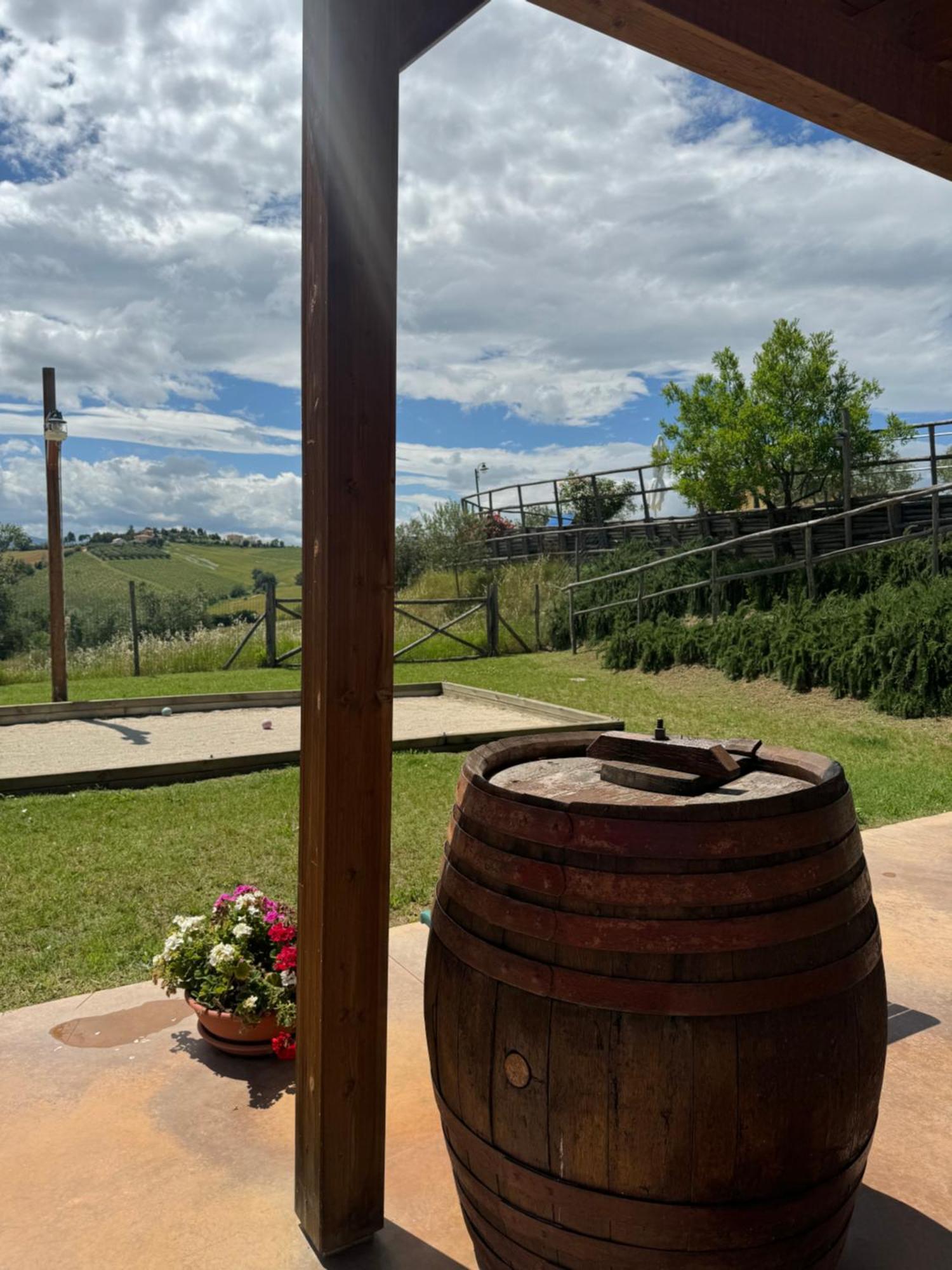 Montenovo Country House Ostra Vetere 外观 照片