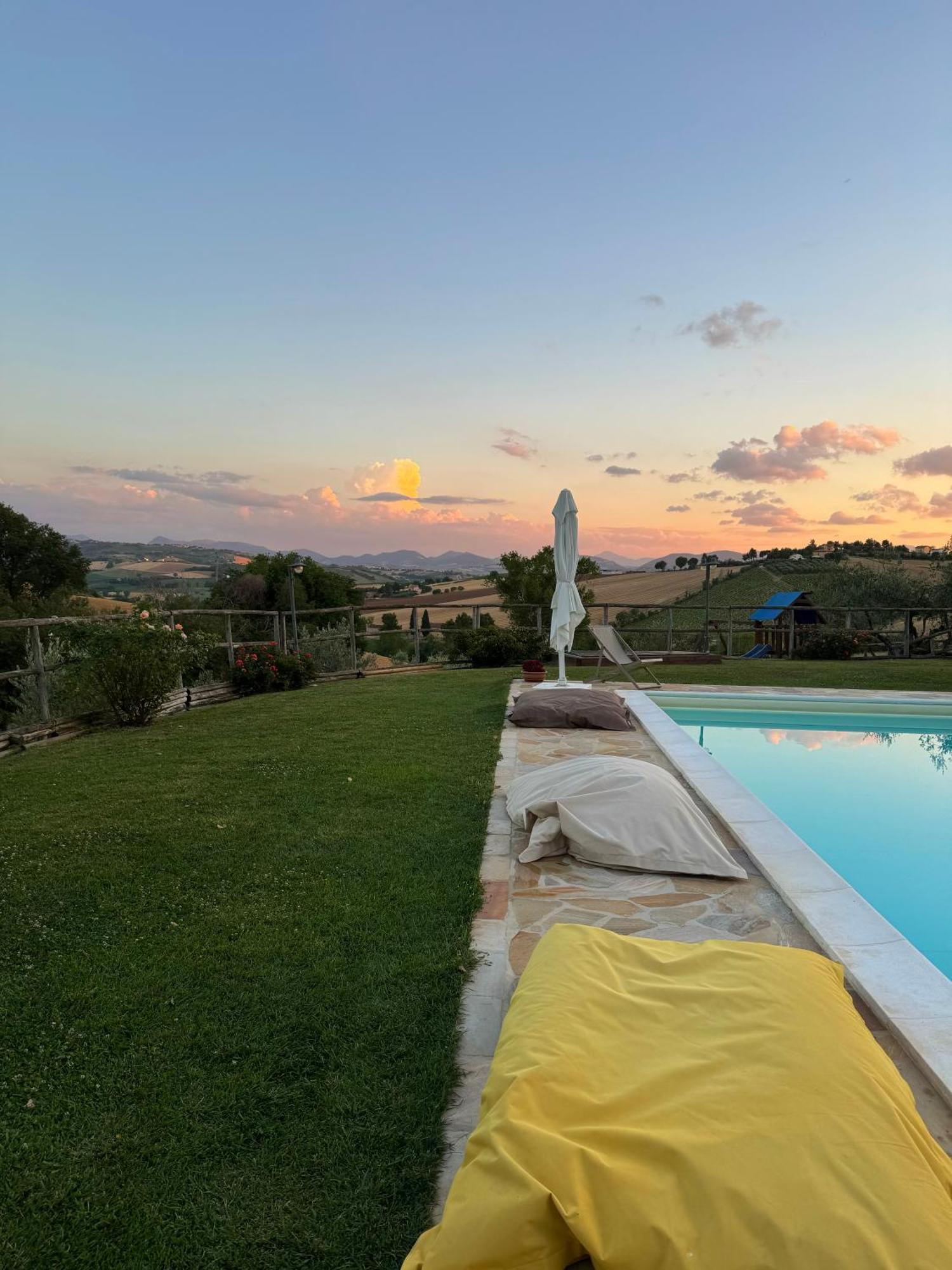 Montenovo Country House Ostra Vetere 外观 照片